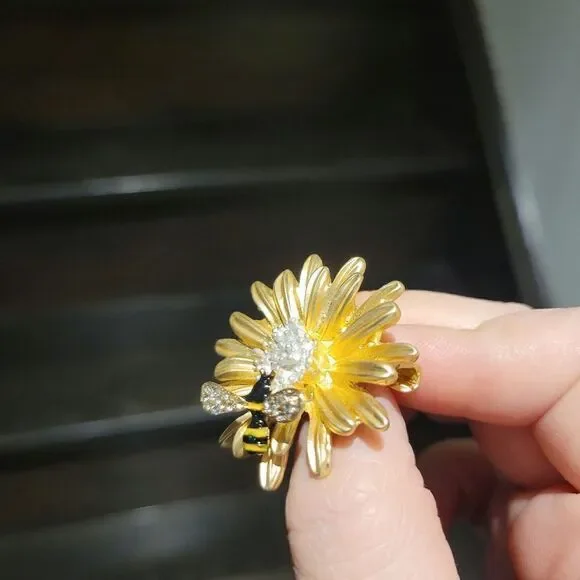 Brand New Flower With Bee Rhinestone Brooch Pin - Picture 3 of 6